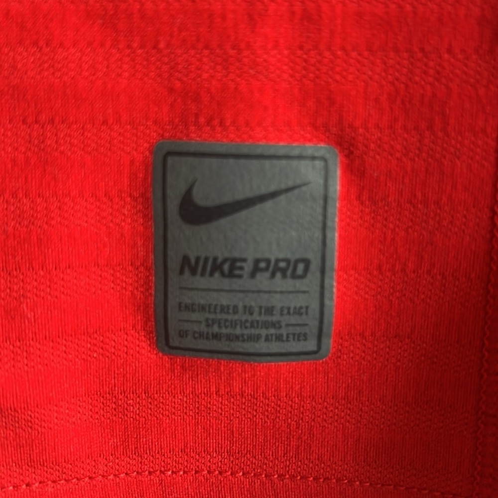 Nike Pro‎ - Picture 3 of 7